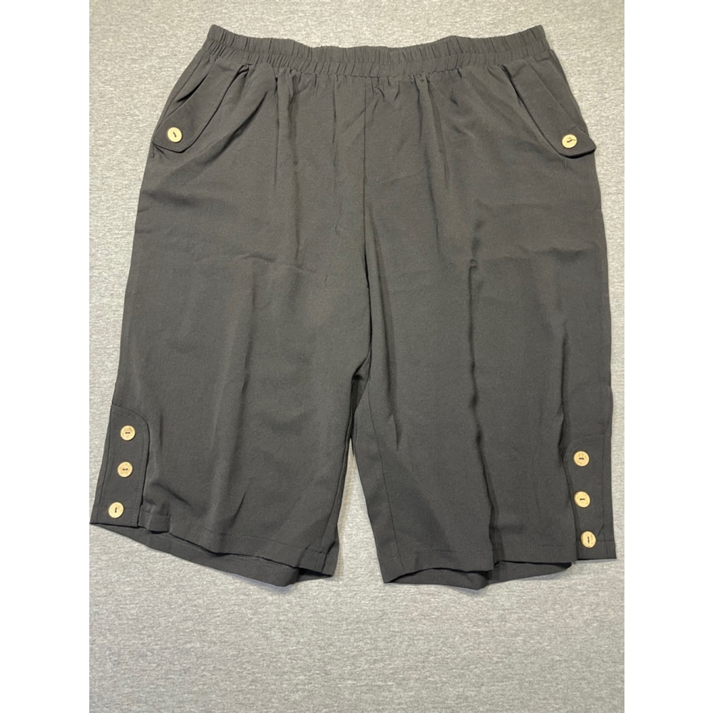 Women's SHEIN Black Shorts 3XL.  7/8 length